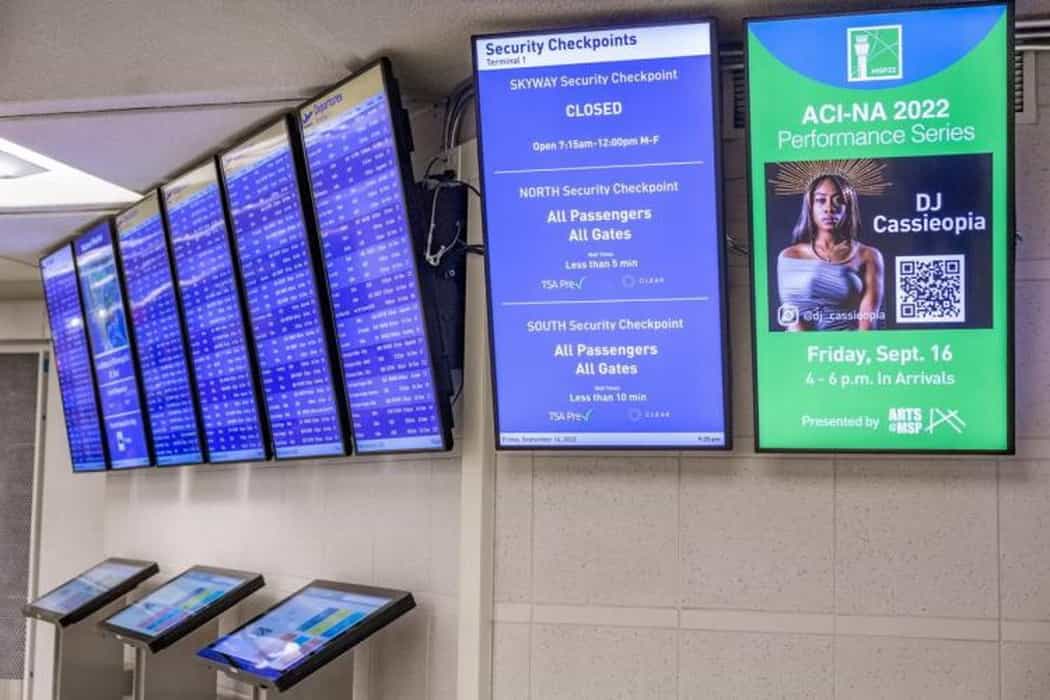 Digital Signage LCD Display in Transportation 104 min Digital Signage LCD Display in Transportation