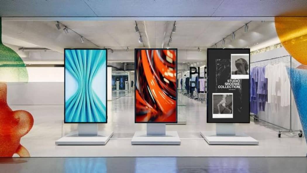 Use Vertical Digital Signage Displays