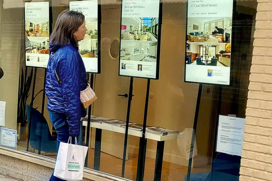 Unlock the Power of Digital Window Signage 105 min Unlock the Power of Digital Window Signage