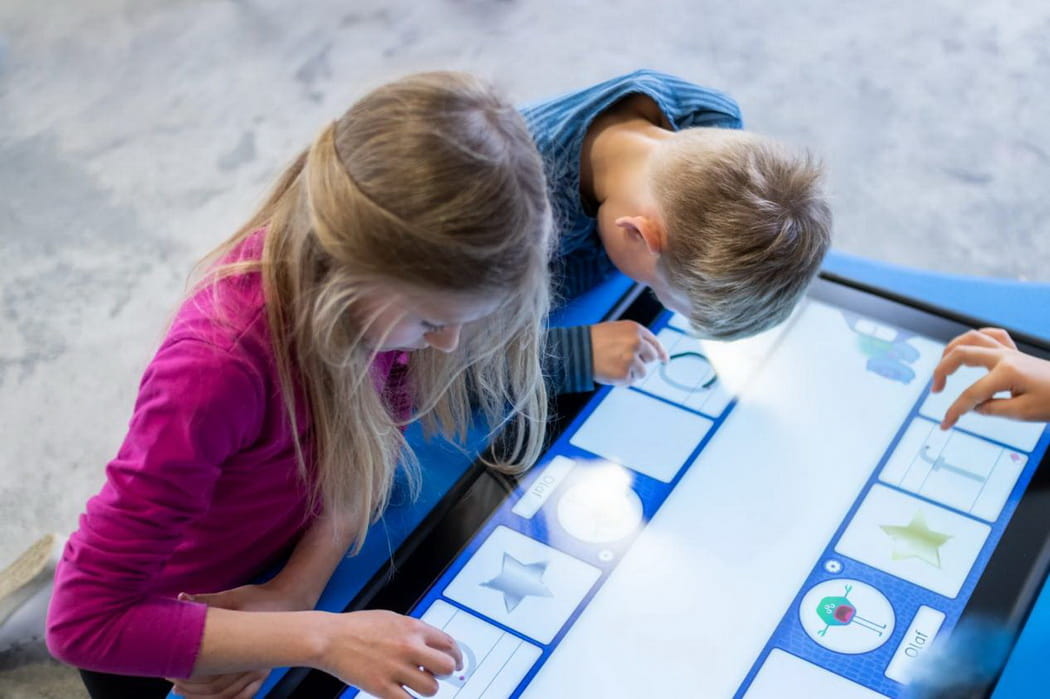 interactive touchscreen tables 103 min interactive touchscreen tables