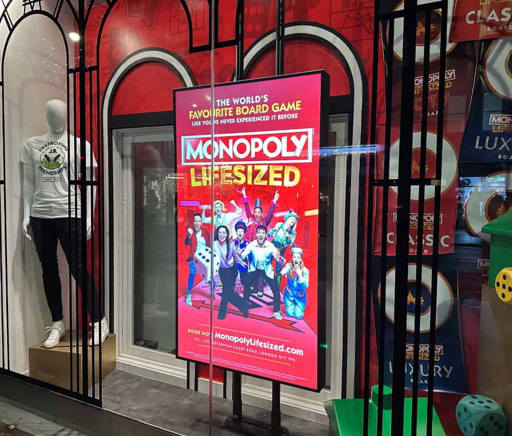 Digital shop window displays 101 min Transform Your Store with Digital Shop Window Displays