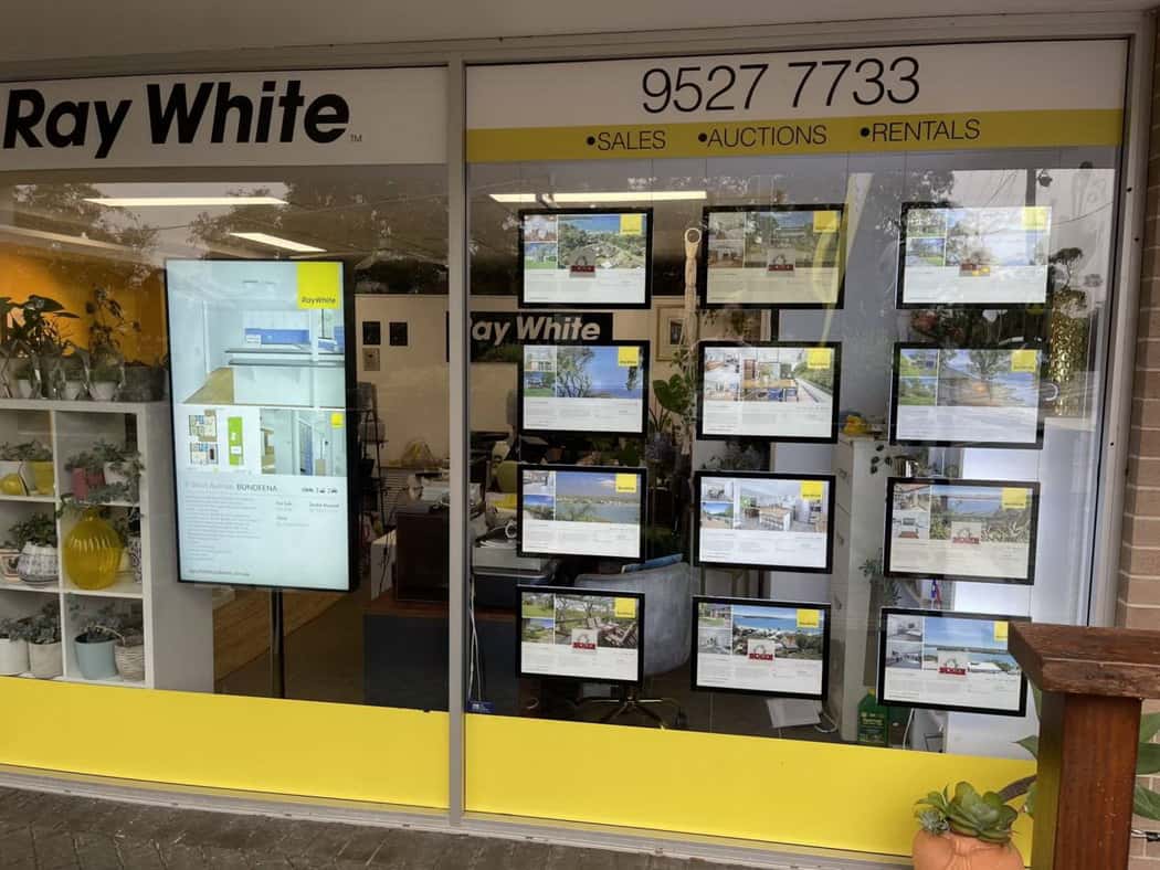 Digital shop window displays 102 min Transform Your Store with Digital Shop Window Displays