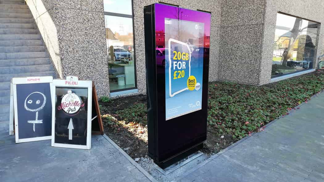 outdoor digital advertising totems 107 min outdoor digital advertising totems