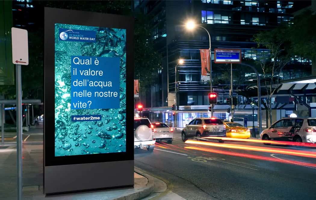 Outdoor Digital Signage totems 104 min Outdoor Digital Signage totems